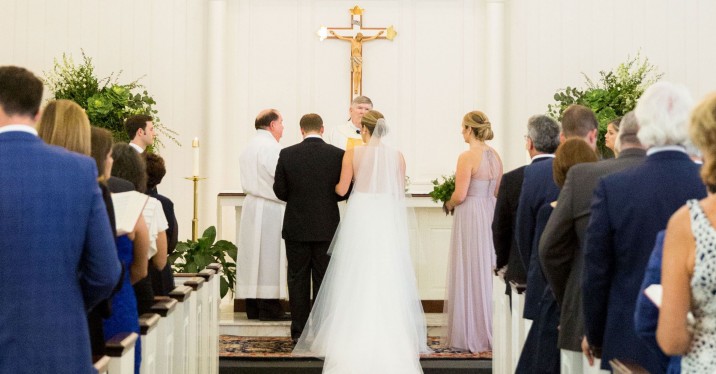 Se mariage à l'église selon la foi chrétienne : organisation, déroulement, conditions
